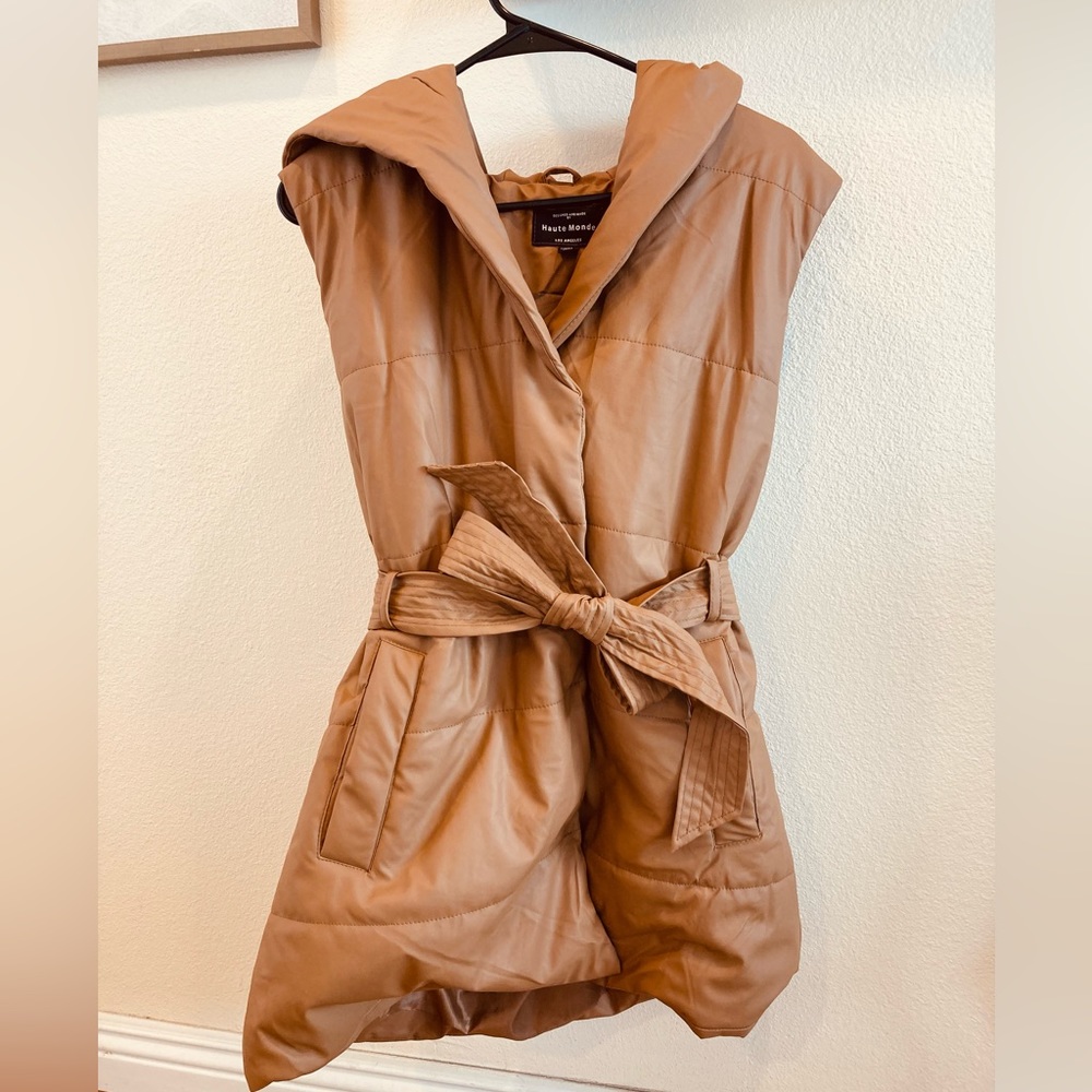Haute Monde Fashion Sleeveless Pleather Puffy Coat